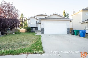 115 Riverbrook Close W in Lethbridge, AB - Building Photo