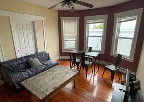 49 Conwell Ave, Unit 2 Apartamentos