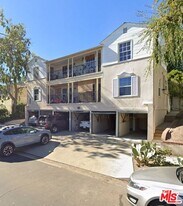 611 Midvale Ave in Los Angeles, CA - Building Photo