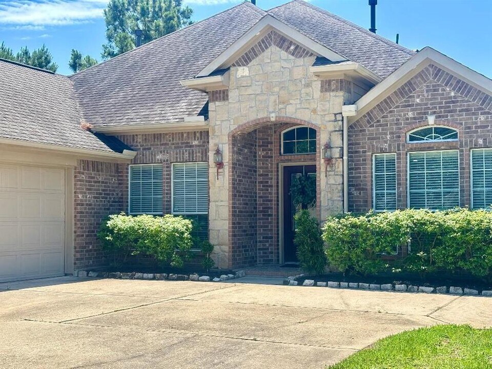 8527 Cape Royal Dr in Cypress, TX - Foto de edificio