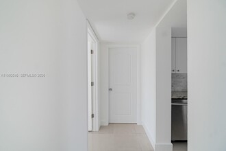 1075 93rd St in Bay Harbor Islands, FL - Building Photo - Building Photo