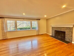 43 Kent Hills Ln in Wilton, CT - Building Photo - Building Photo