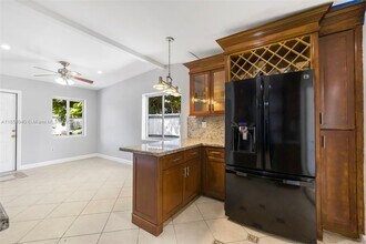 10045 SW 51st Terrace in Miami, FL - Building Photo - Building Photo