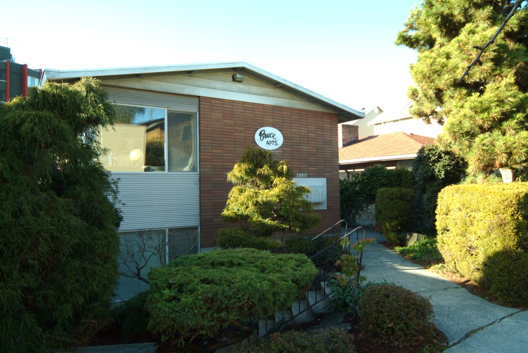 Bruce Apartments in Seattle, WA - Building Photo