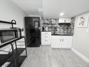 1 S Rosedale St in Baltimore, MD - Building Photo - Building Photo