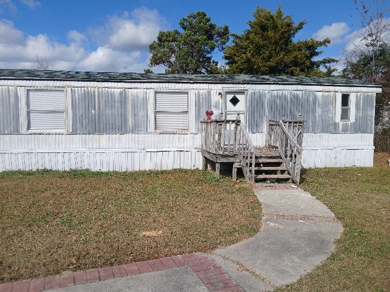 1705 Woodlawn Ct in Florence, SC - Foto de edificio