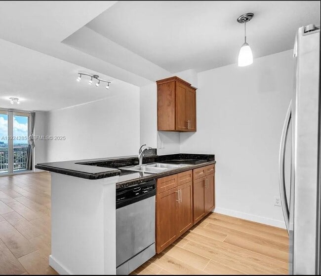 2665 SW 37th Ave, Unit 1501 in Miami, FL - Foto de edificio - Building Photo