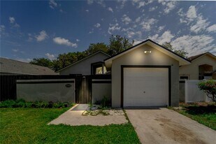 9785 Piney Point Cir in Orlando, FL - Building Photo