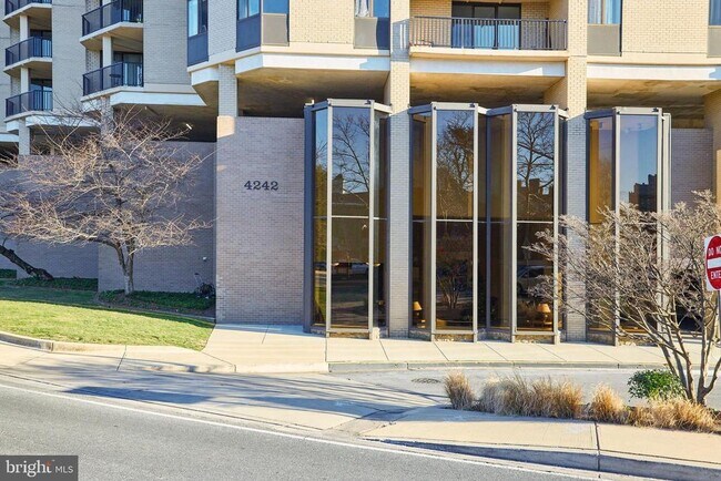 4242 East-West Hwy in Bethesda, MD - Building Photo - Building Photo
