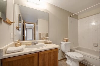 Gateway Square in St. Albert, AB - Building Photo - Building Photo