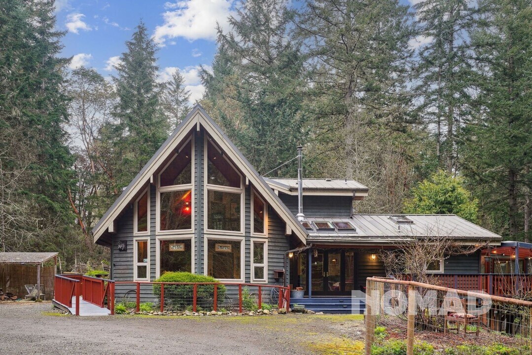 11520 SW 220th St in Vashon, WA - Building Photo