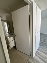 6925 Haskell Ave in Los Angeles, CA - Building Photo - Building Photo