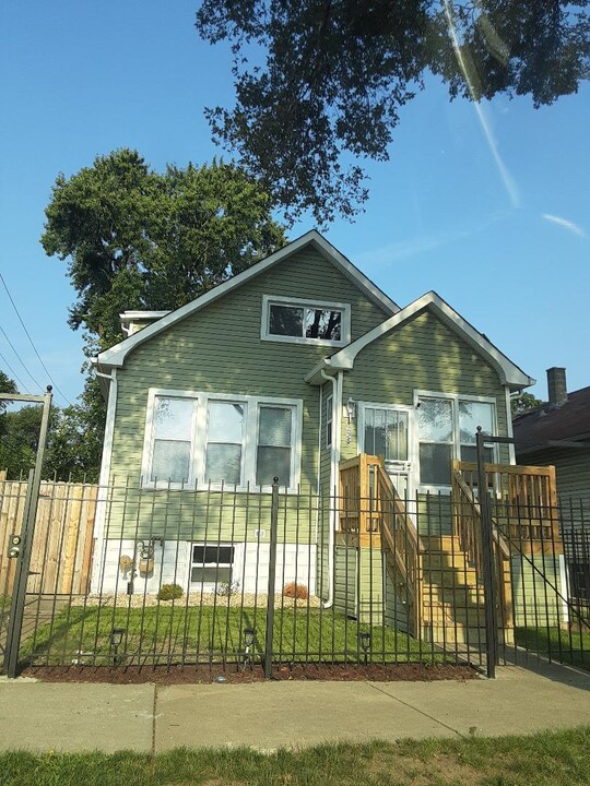 10244 S Perry Ave in Chicago, IL - Building Photo