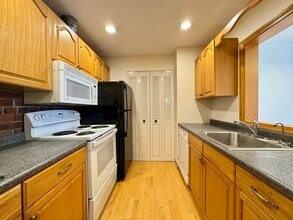 25 Greentree Ln in Weymouth, MA - Building Photo - Building Photo