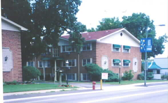 Riverside Trails in Lyons, IL - Foto de edificio - Building Photo