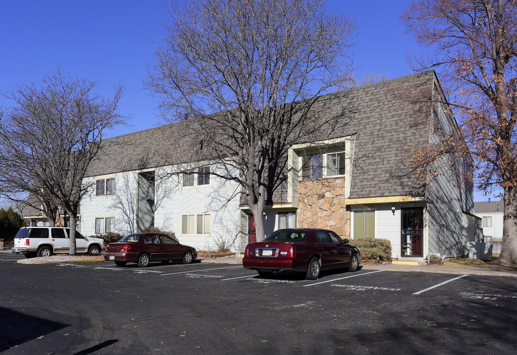 Buckingham Oaks in Aurora, CO - Building Photo