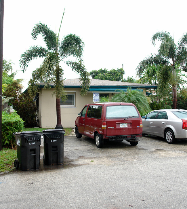 627 NE 8th Ave in Fort Lauderdale, FL - Building Photo - Building Photo