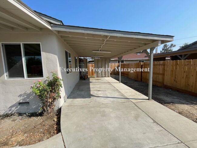 185 South S Street in Merced, CA - Foto de edificio - Building Photo