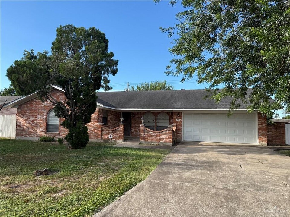 715 Daffodil Ave in McAllen, TX - Building Photo