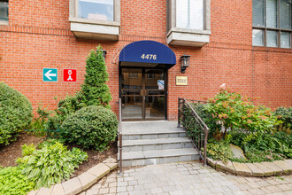 4476 Sainte-Catherine Rue O in Westmount, QC - Building Photo - Building Photo