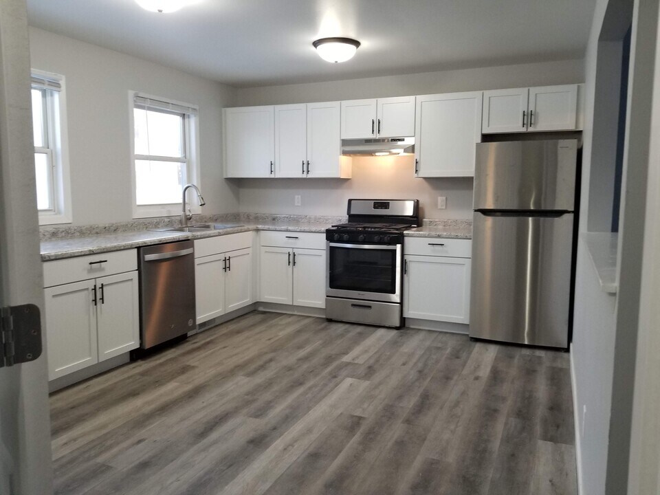 101 2nd Pl in Racine, WI - Building Photo