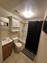 1004 8th St in Levelland, TX - Building Photo - Building Photo
