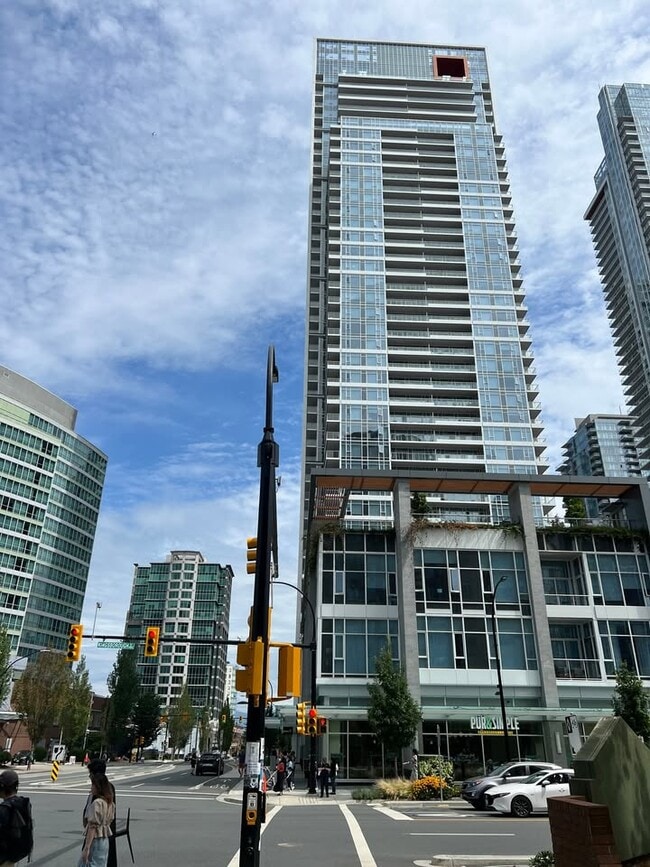 6080 McKay Ave in Burnaby, BC - Building Photo - Building Photo