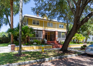 Addison Flats in Tampa, FL - Building Photo - Building Photo