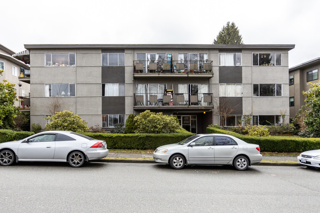 2256 Franklin St in Vancouver, BC - Building Photo