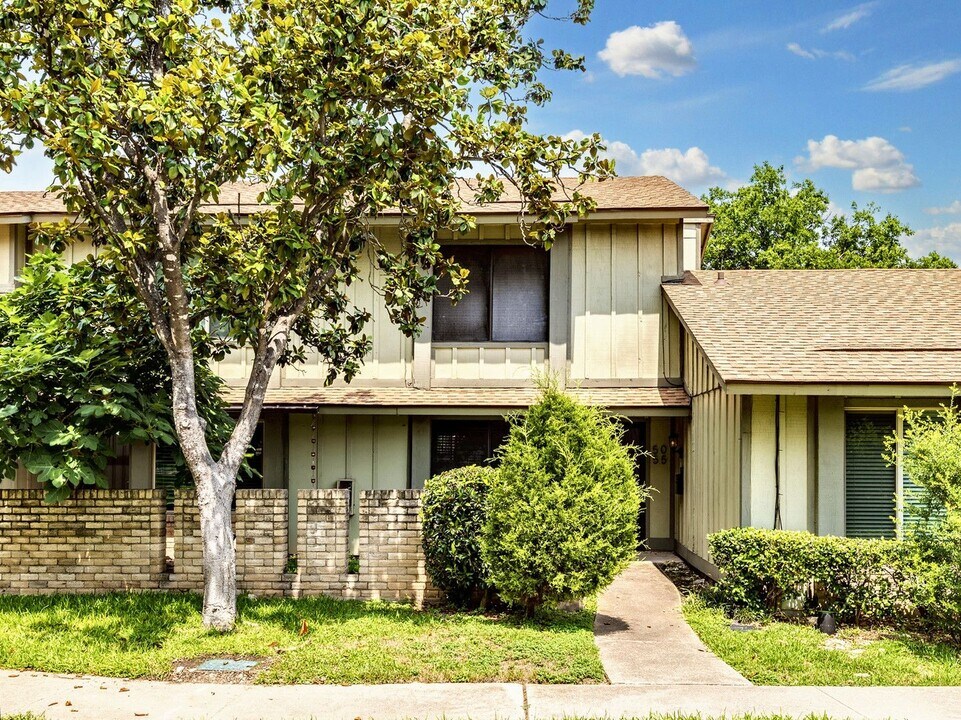 5055 Fort Clark Dr in Austin, TX - Foto de edificio
