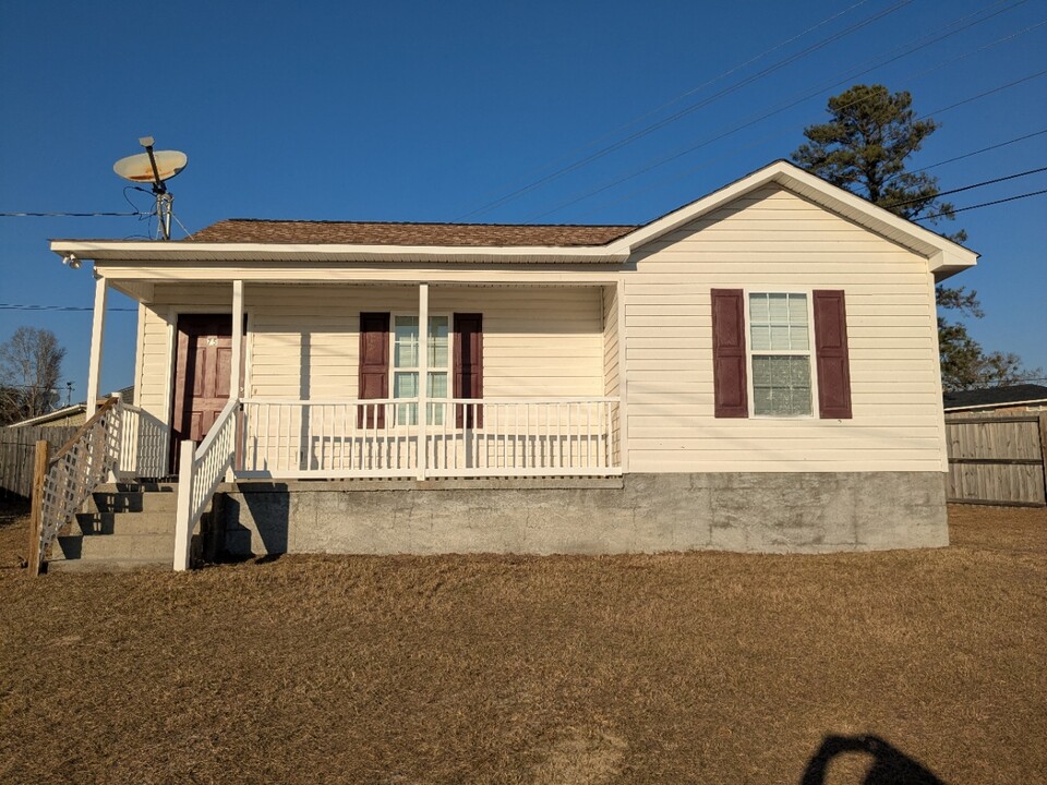 75 Roydon Dr in Soperton, GA - Building Photo