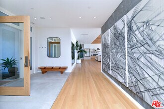 24683 Pacific Coast Hwy in Malibu, CA - Building Photo - Building Photo