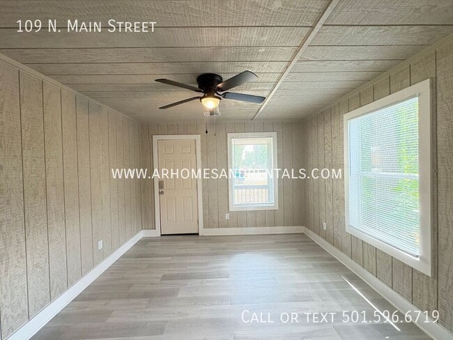 109 N Main in Garner, AR - Foto de edificio - Building Photo