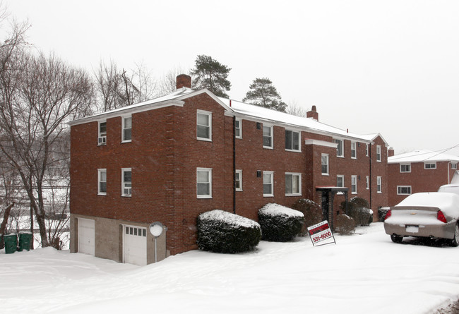 781 Cooke Ln in Pittsburgh, PA - Foto de edificio - Building Photo