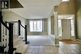 711 Cedar Bend Dr in Waterloo, ON - Building Photo - Building Photo