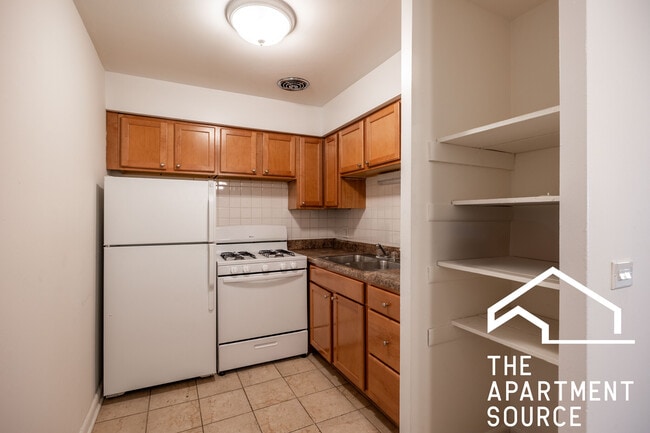 540 W Roscoe St in Chicago, IL - Building Photo - Building Photo