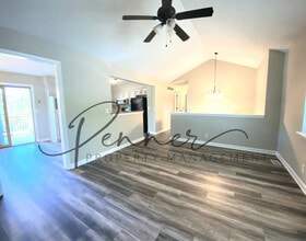 328 SE Jackson St in Lee's Summit, MO - Building Photo - Building Photo