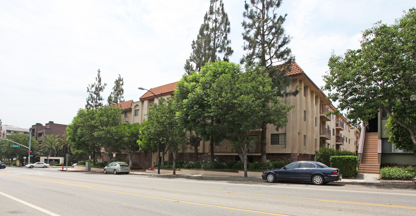 301 East Verdugo Ave in Burbank, CA - Foto de edificio