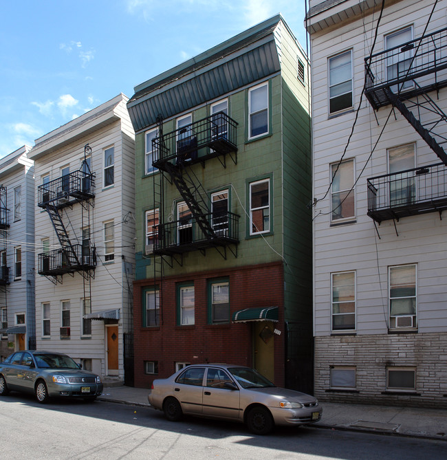 371 E Kinney St in Newark, NJ - Foto de edificio - Building Photo