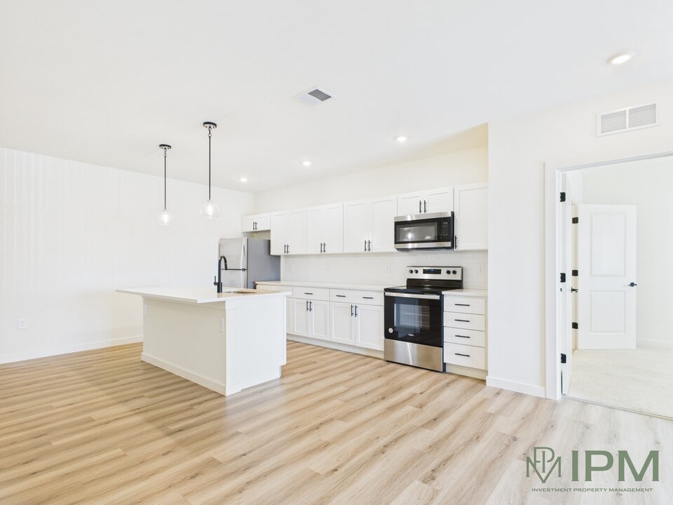 The Flats at Hampden in Camp Hill, PA - Building Photo