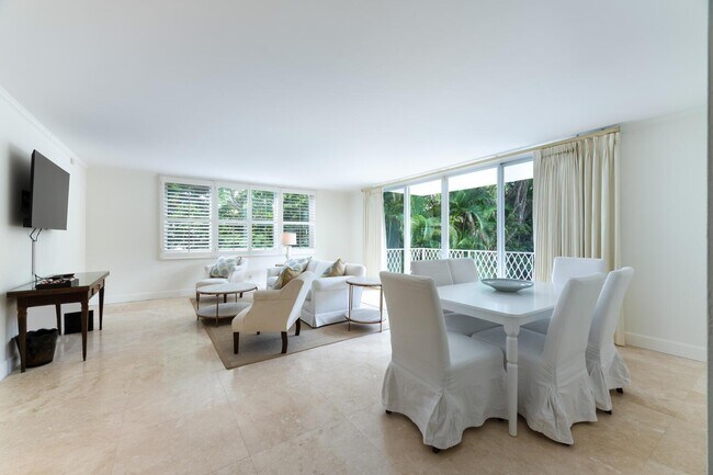 434 Chilean Ave, Unit 2d in Palm Beach, FL - Foto de edificio - Building Photo