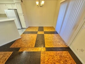 5415 W Harmon Ave in Las Vegas, NV - Building Photo - Building Photo