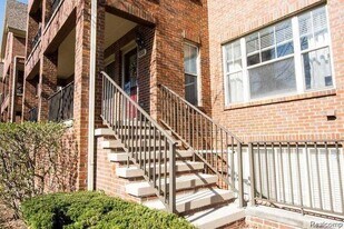 1331 S Main St, Unit 13 in Royal Oak, MI - Building Photo