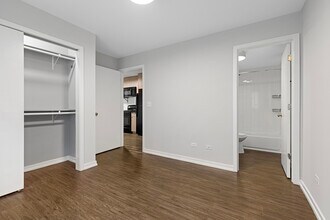 6134 N Kenmore Ave in Chicago, IL - Building Photo - Building Photo