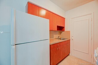 212 Phoenetia Ave-Unit -10 in Coral Gables, FL - Building Photo - Building Photo