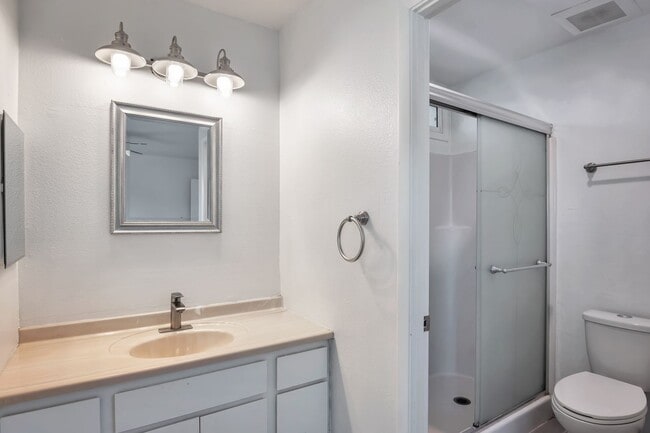 1718 E Pebble Beach Dr