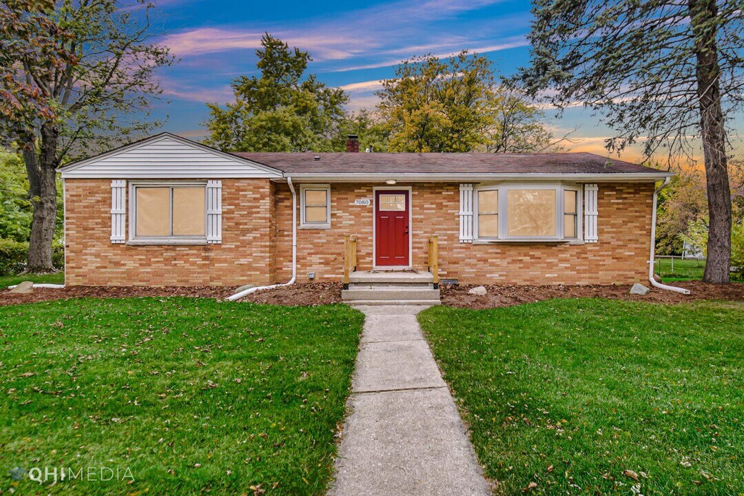 7080 Delaware St in Merrillville, IN - Building Photo