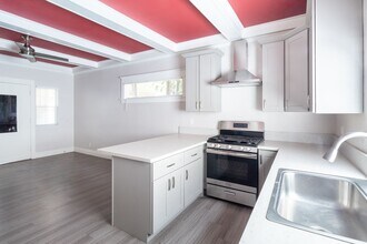 338 E 7th St in Long Beach, CA - Foto de edificio - Building Photo