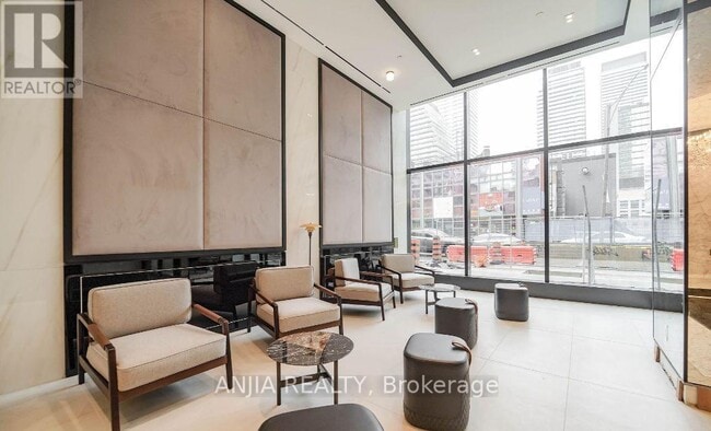 8 Wellesley St W in Toronto, ON - Building Photo - Building Photo