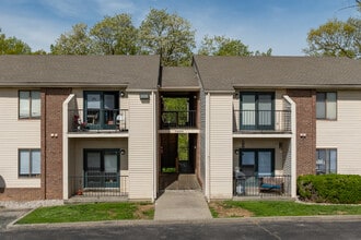 Deer Park Apartments in Crestwood, KY - Foto de edificio - Building Photo